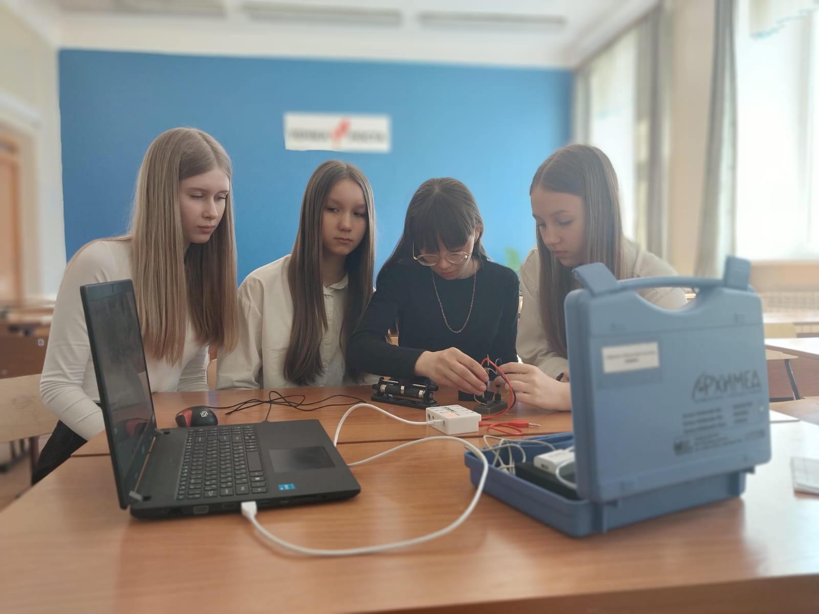 «Исследование зависимости силы тока в проводнике от напряжения на его концах».