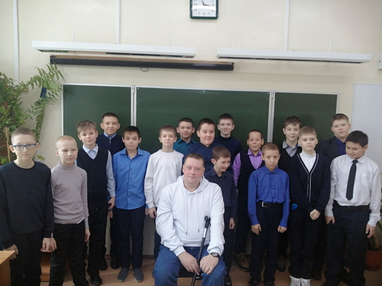 КЛАССНАЯ ВСТРЕЧА С УЧАСТНИКОМ СВО - ОЛЕГОМ ЛЕОНОВИЧ.